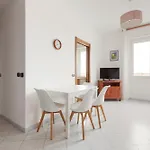 Piazzale Brescia- Cosy Apt With Balcony