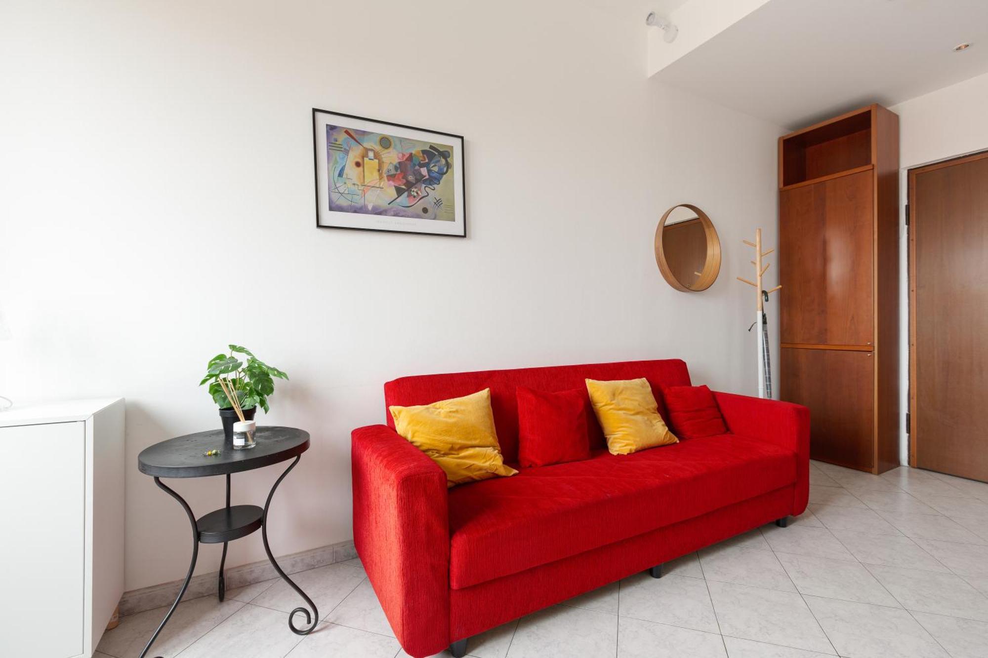 Piazzale Brescia- Cosy With Balcony