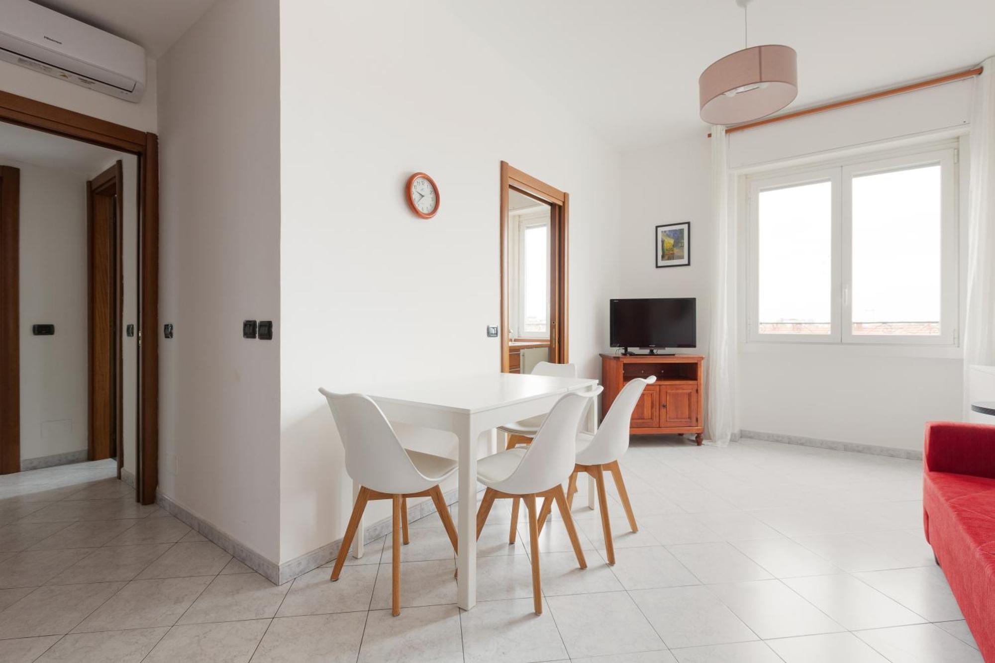 Piazzale Brescia- Cosy With Balcony *