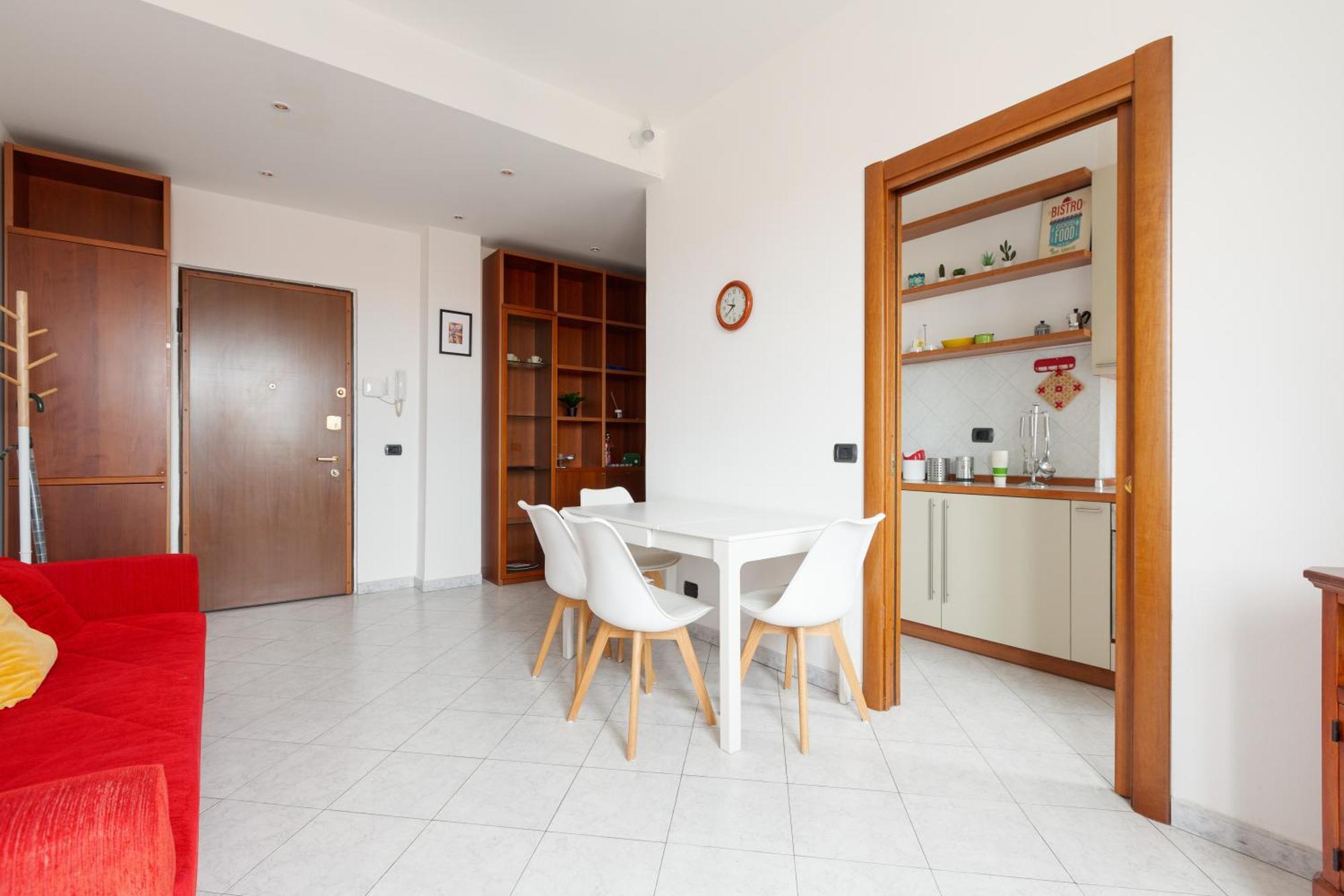Apartment Piazzale Brescia- Cosy With Balcony