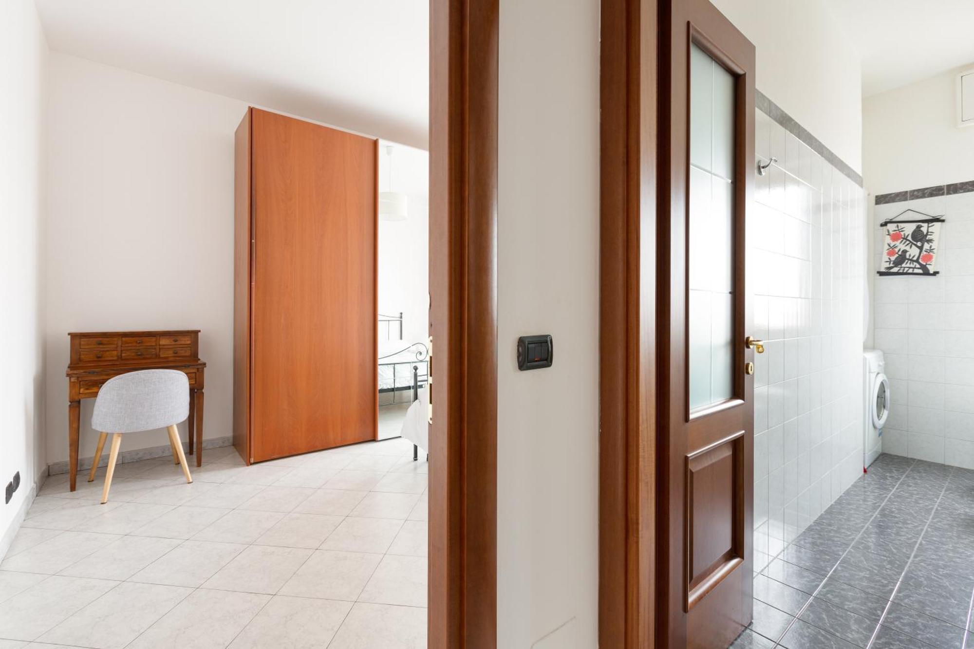 Piazzale Brescia- Cosy With Balcony Apartment