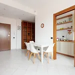 Piazzale Brescia- Cosy Apt With Balcony