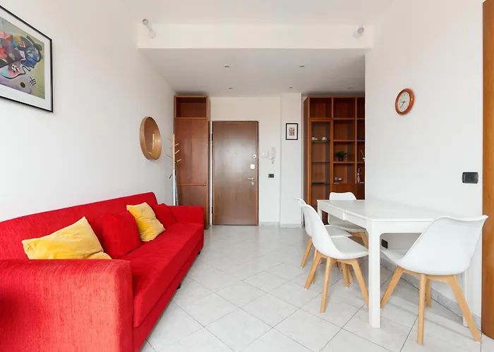 Piazzale Brescia- Cosy Apt With Balcony